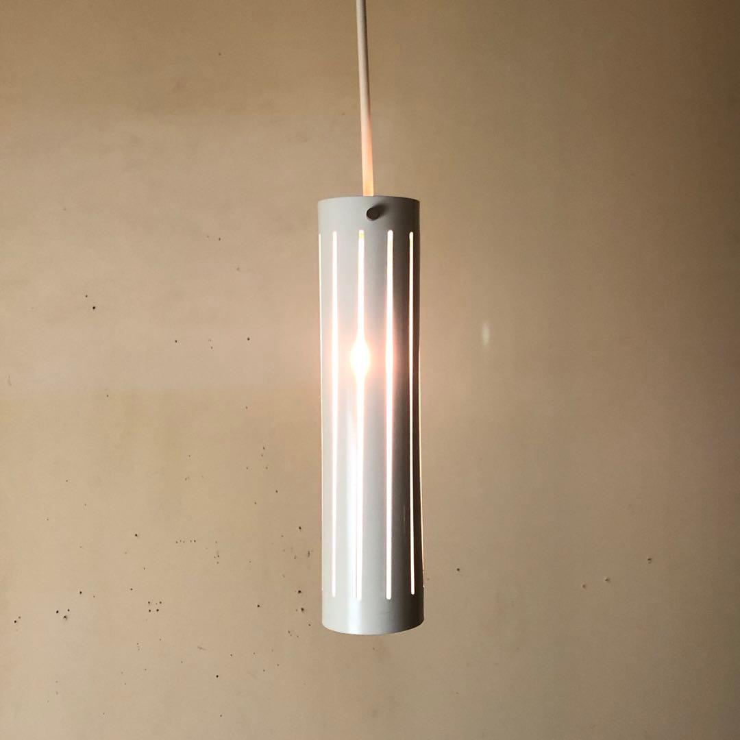 スウェーデン　北欧ビンテージ　ミルキーホワイト　シリンダー型ペンダントランプ