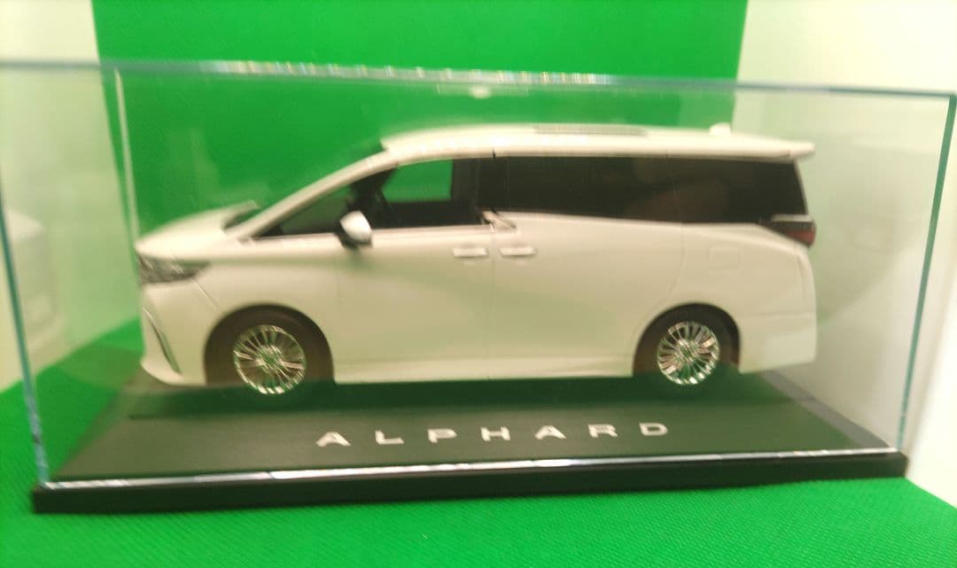トヨタ 1/30 アルファード プラチナ ホワイトパールマイカ カラーサンプル