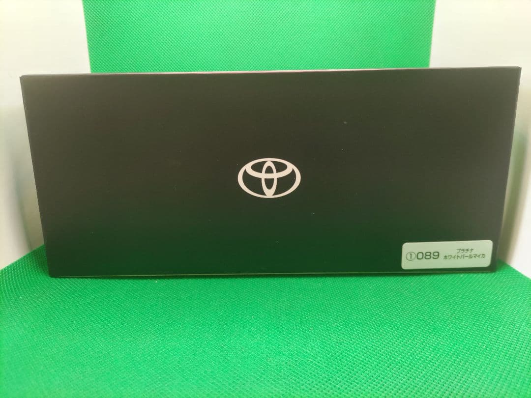 トヨタ 1/30 アルファード プラチナ ホワイトパールマイカ カラーサンプル