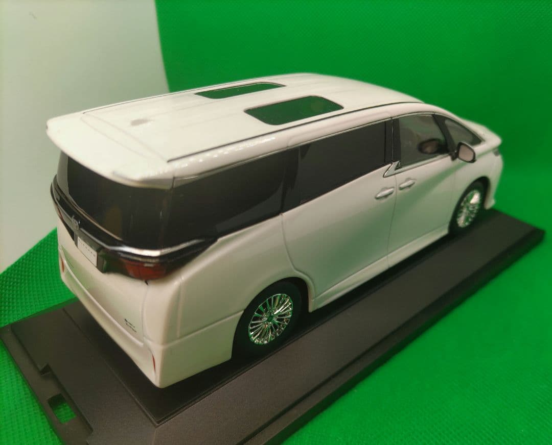トヨタ 1/30 アルファード プラチナ ホワイトパールマイカ カラーサンプル