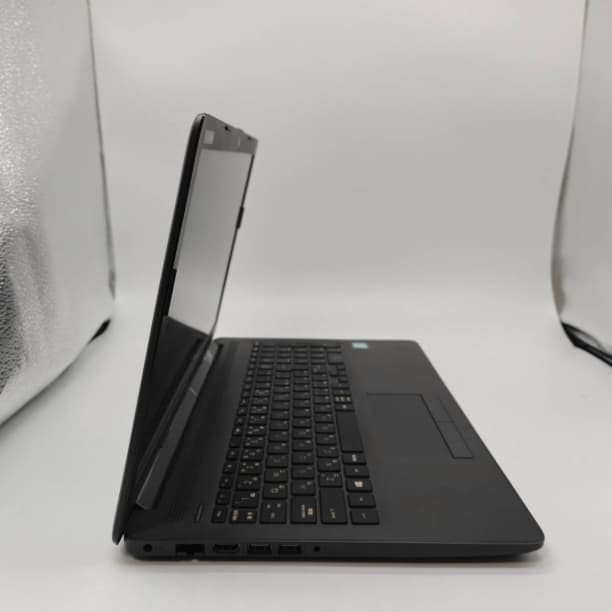 第8世代 i7 バッテリー◎ フルHD 15 HP SSD256GB オフィス