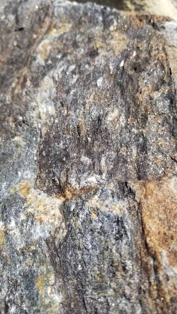 希少原石　大型　結晶片岩　シスト　庭石　ロックガーデン　ガーデニング　鉱物　原石