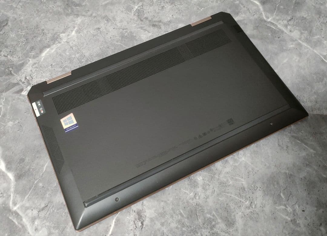 美品 HP SPECTRE COREI7 メモリ16 SSD256 新品バッテリ