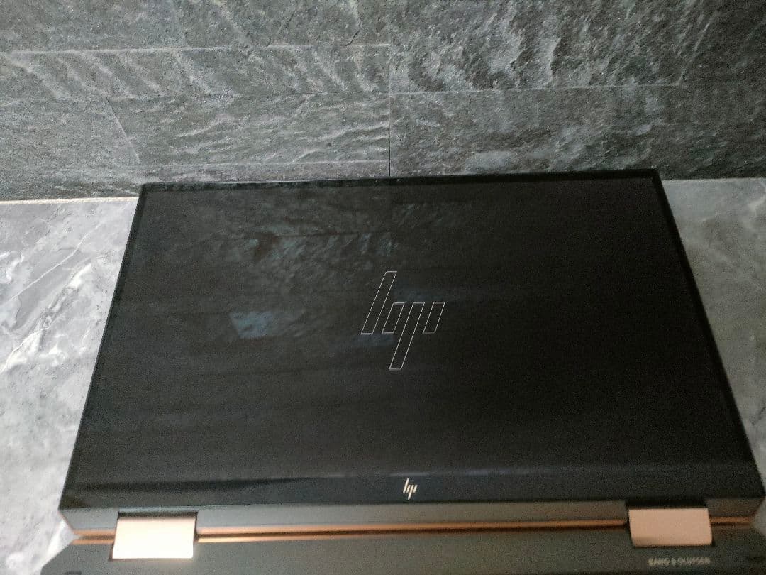 美品 HP SPECTRE COREI7 メモリ16 SSD256 新品バッテリ