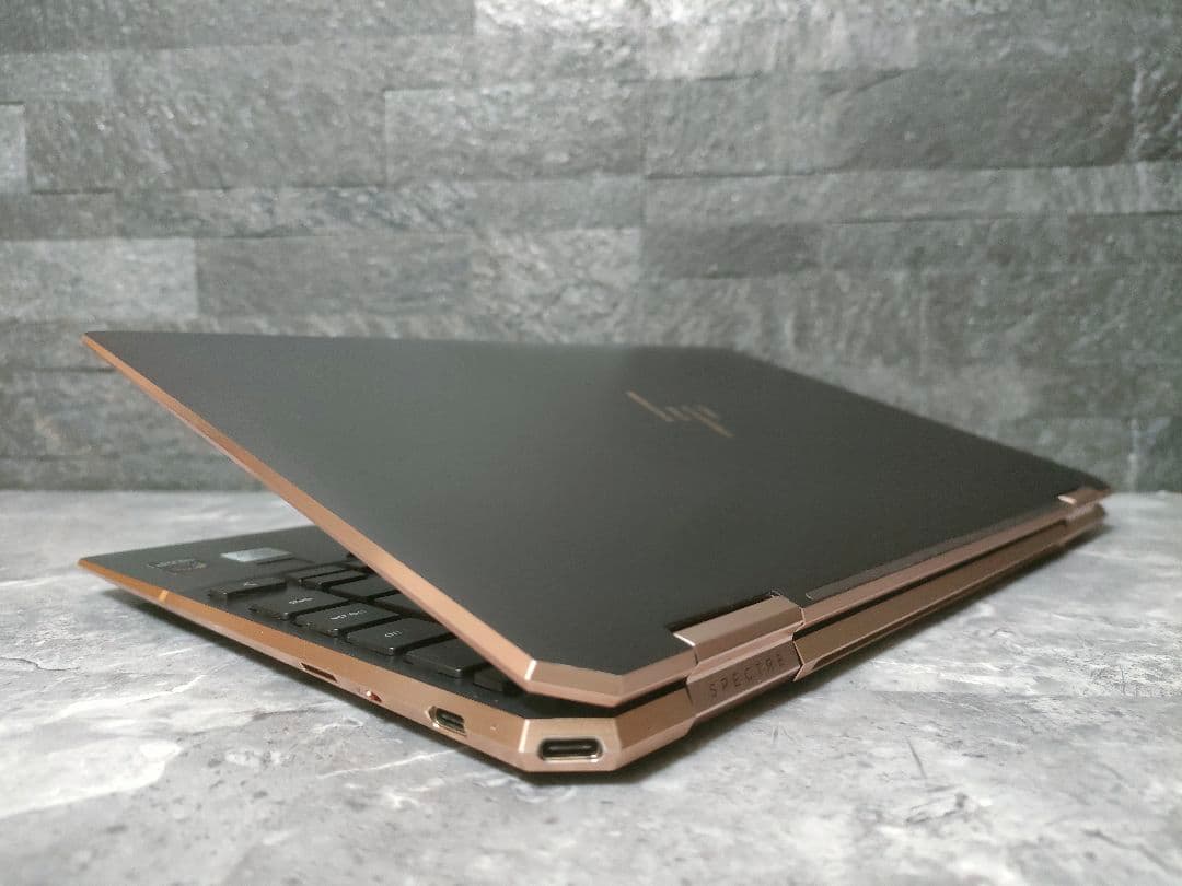 美品 HP SPECTRE COREI7 メモリ16 SSD256 新品バッテリ