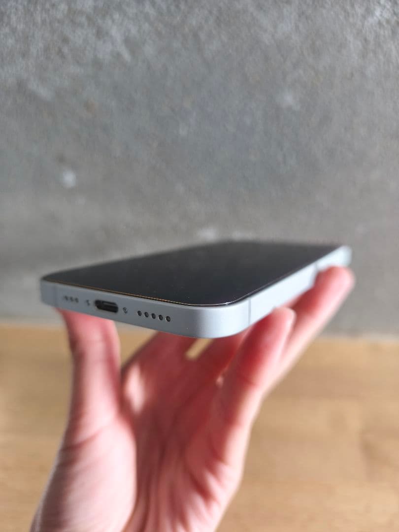 Apple iPhone 16e　ホワイト　128GB