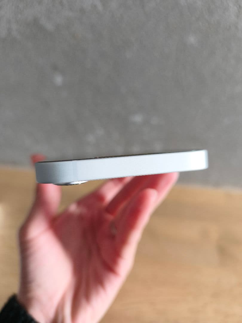 Apple iPhone 16e　ホワイト　128GB