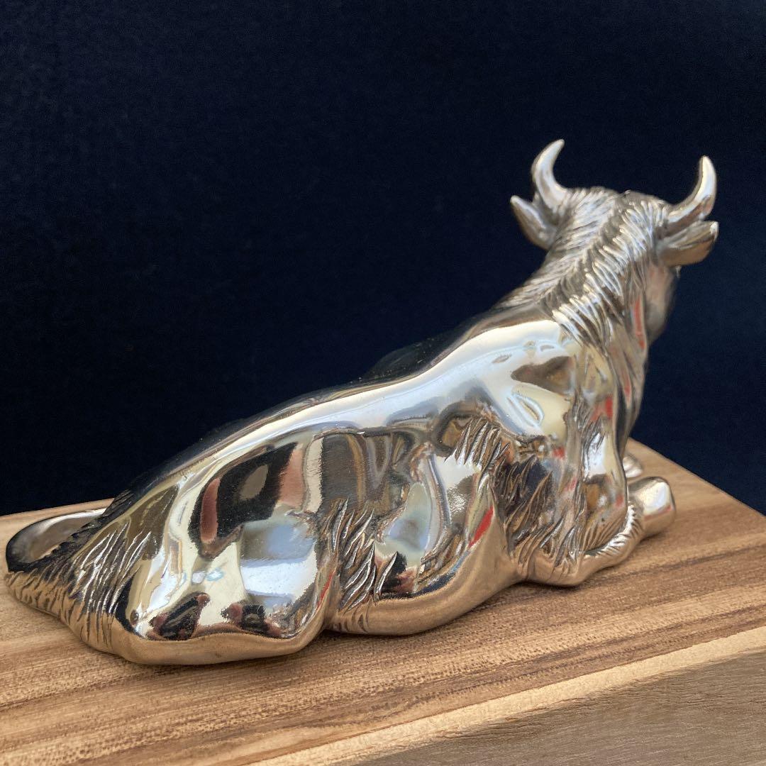 高村光雲　座牛　洋銀　置物