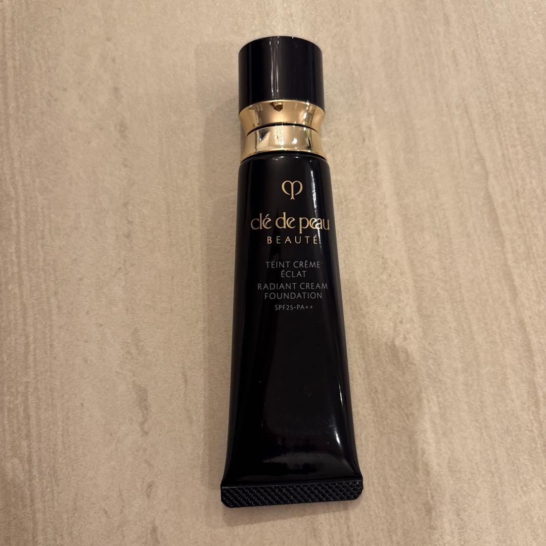 クレドポーボーテ　ターンクレームエクラn オークル10