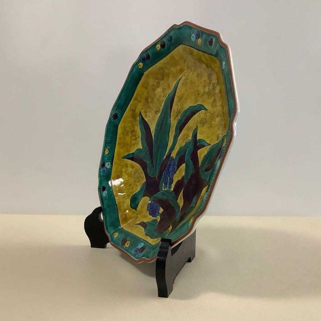 【九谷焼/美陶園/飾皿】万年青(おもと) 九角形 10寸 皿立・共箱付き