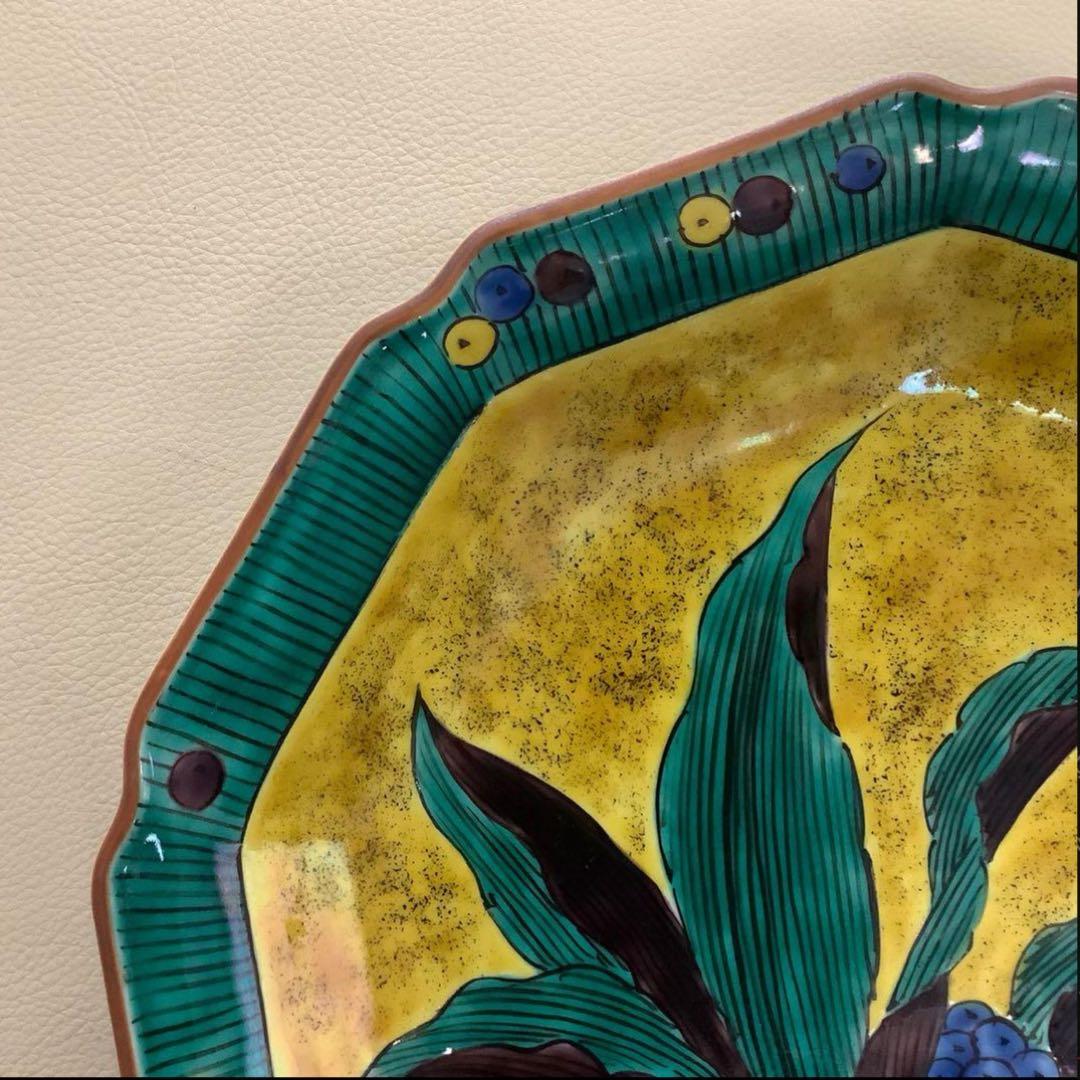 【九谷焼/美陶園/飾皿】万年青(おもと) 九角形 10寸 皿立・共箱付き