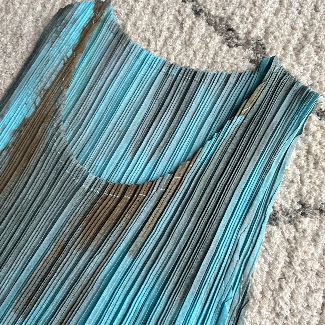 イッセイミヤケ　プリーツタンクトップ 青と茶色　M