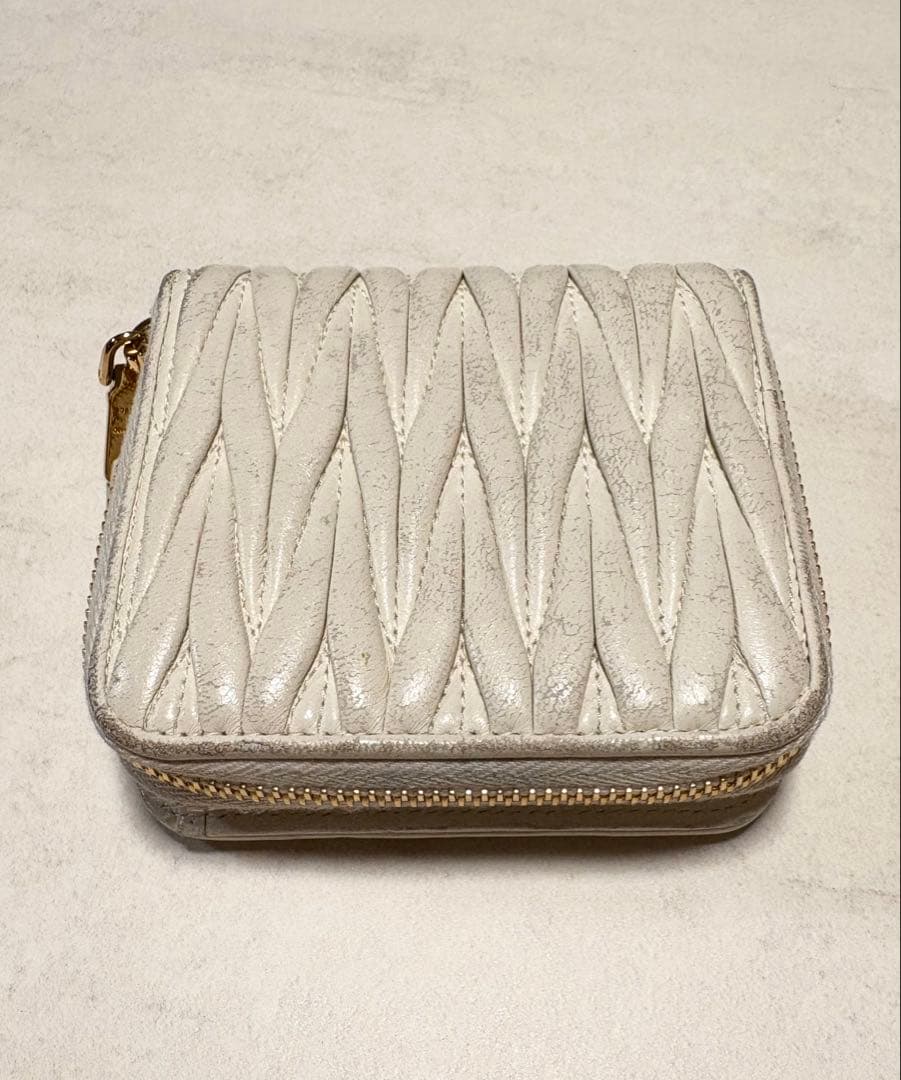 MIU MIU マテラッセ レザー 財布
