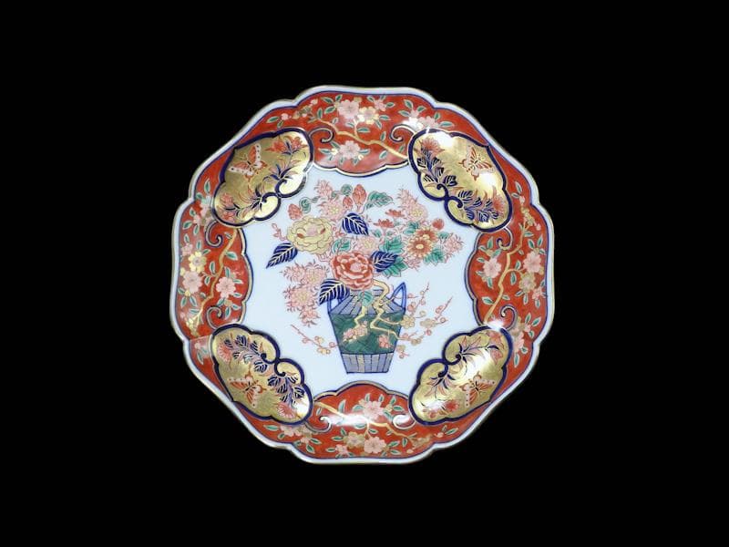 大聖寺伊万里　金襴手　百花繚乱　花籠に蝶の図　８寸半皿　E397AS-COa