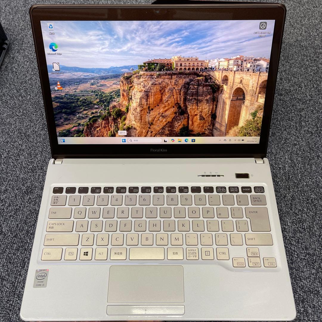 【良品】新品SSD256GB 富士通Floral Kiss Corei5