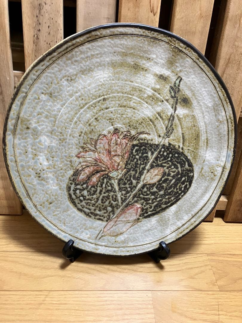 お値下げ　花と石のデザインの陶器皿　大皿　39.0cm ぶこつで繊細　火土
