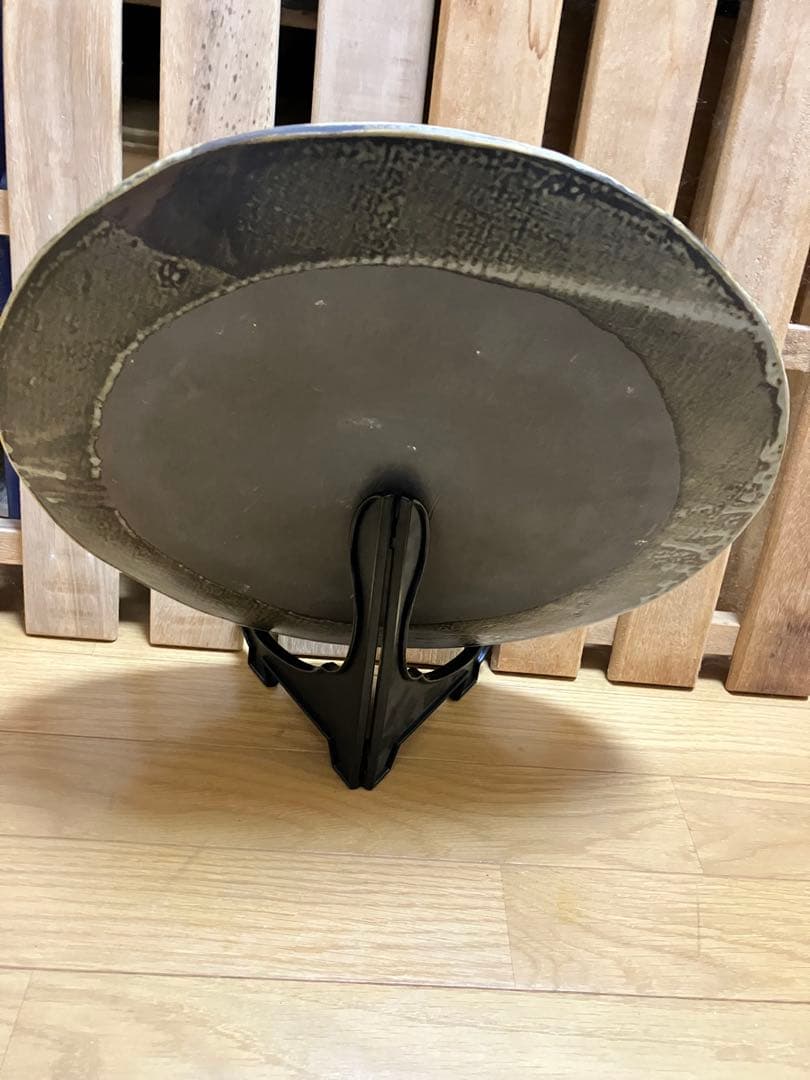 お値下げ　花と石のデザインの陶器皿　大皿　39.0cm ぶこつで繊細　火土