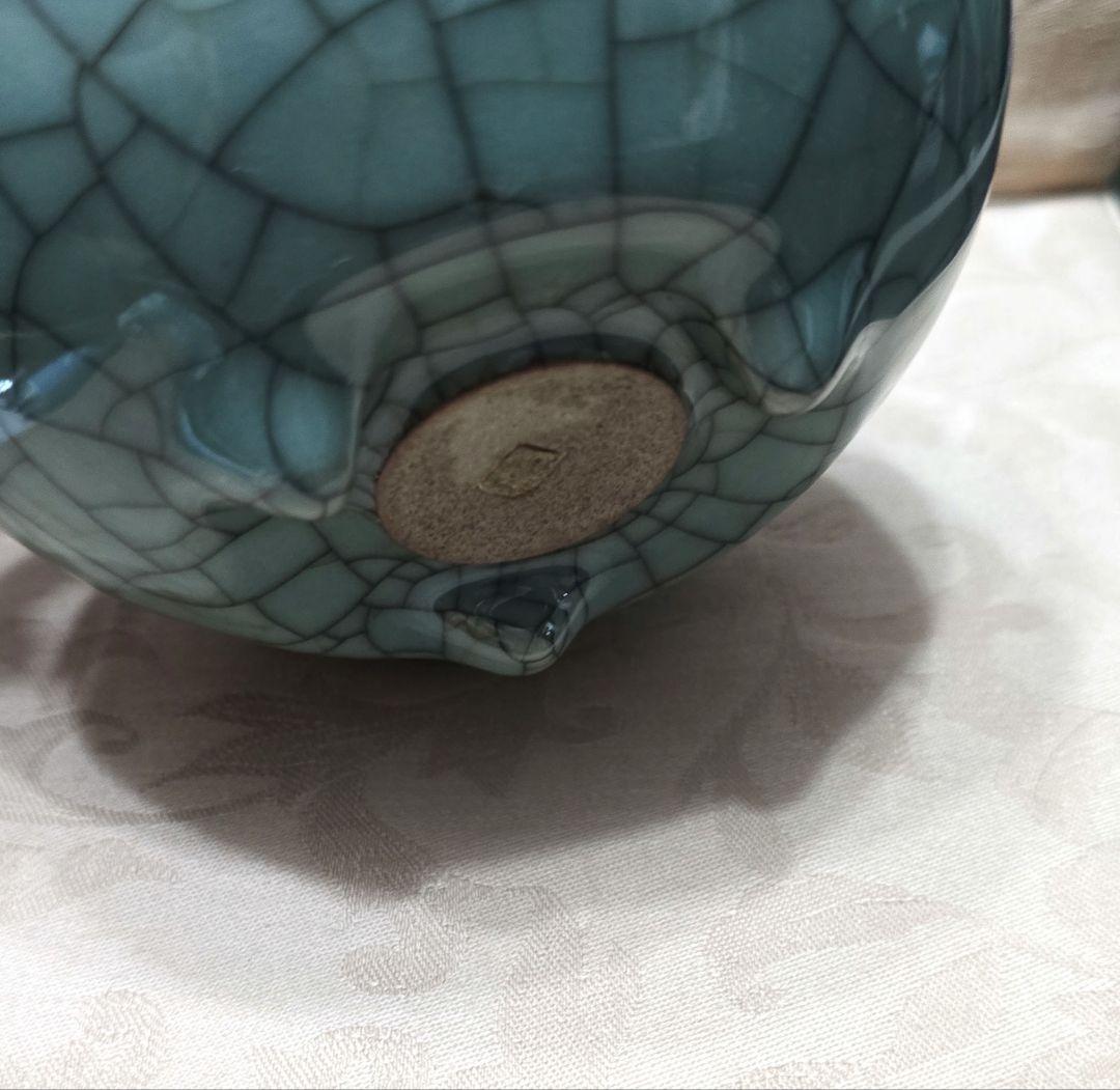 青磁の花入れです