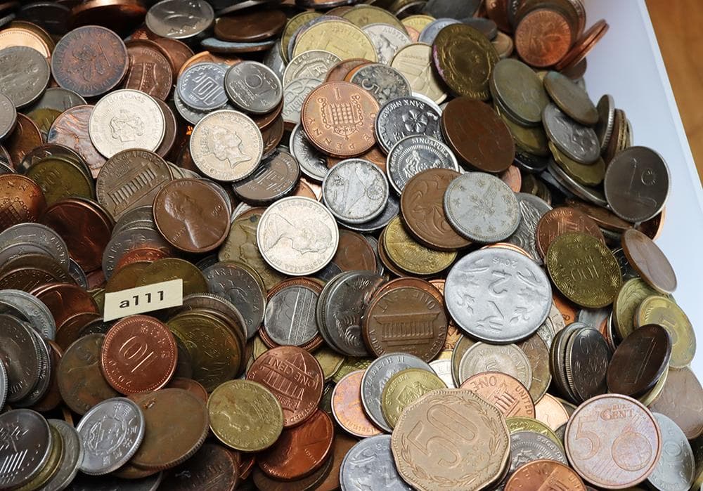 a111 豆　小さな 硬貨まとめ 約4.9kg 様々な国の