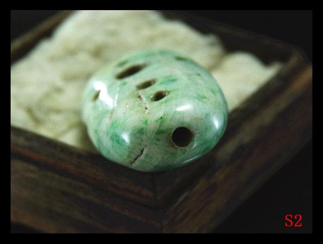 縄文期★縦横貫通多孔超大きな音が鳴る上古糸魚川硬玉翡翠製★極希少勾玉石笛大珠