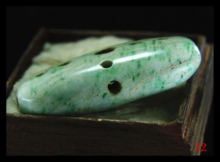 縄文期★縦横貫通多孔超大きな音が鳴る上古糸魚川硬玉翡翠製★極希少勾玉石笛大珠