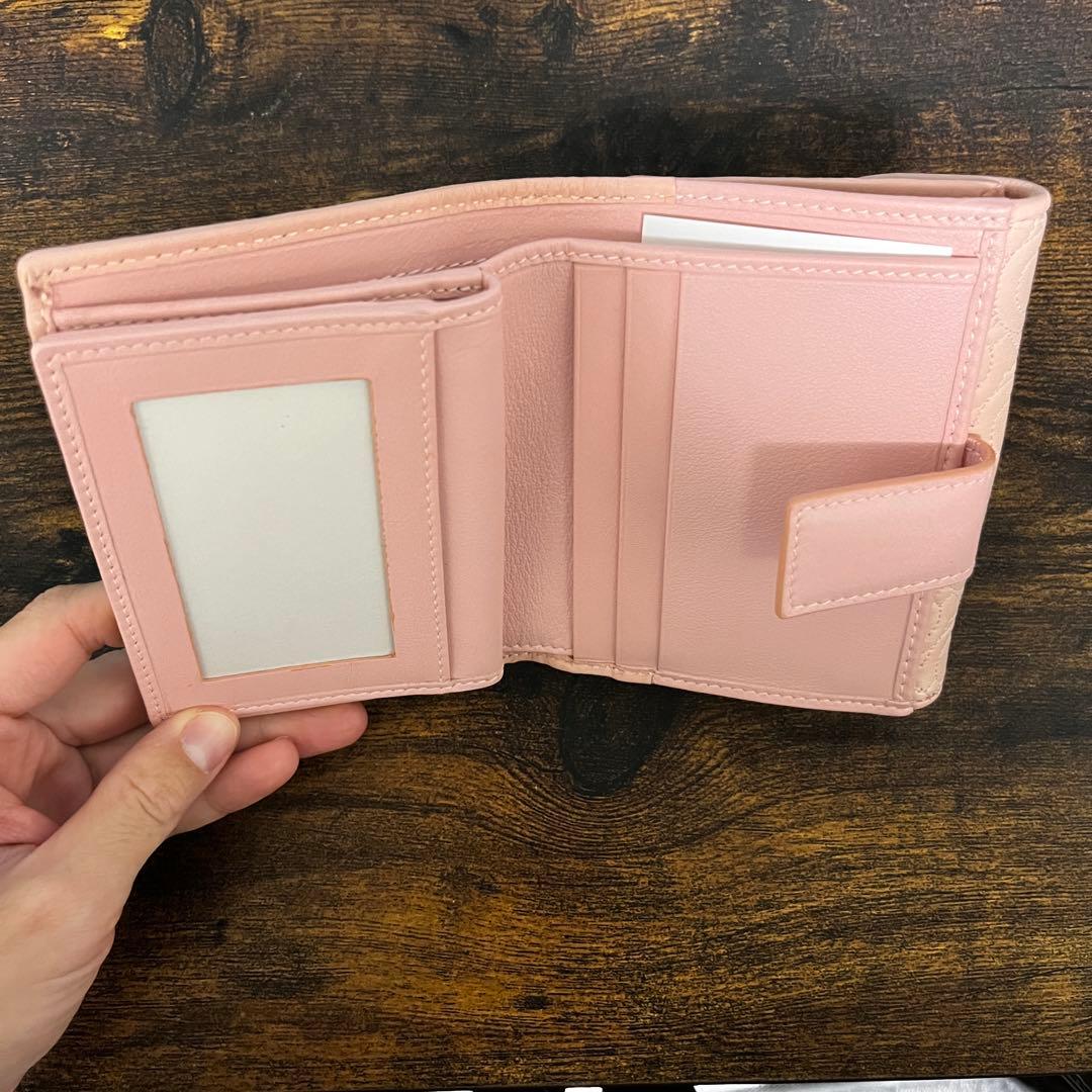 フェラガモ 二つ折り財布 ピンク