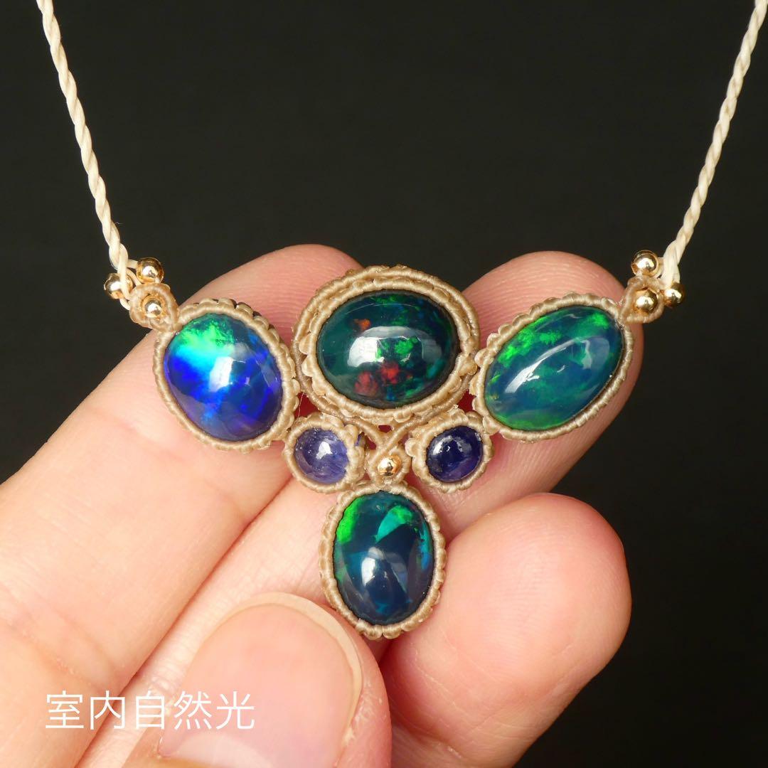 宝石質ブラックオパールとサファイアのマクラメネックレス