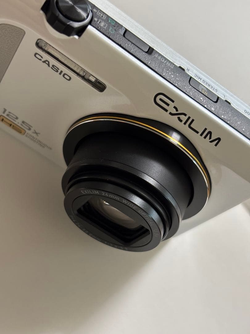 CASIO EXILIM EX-ZR200 【液晶傷あり】