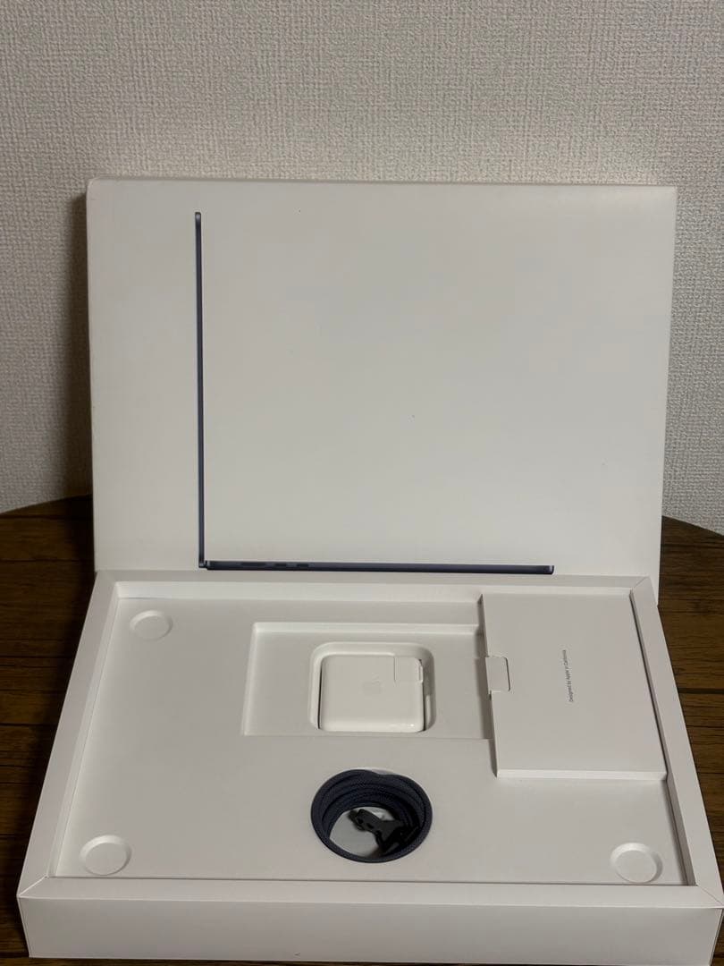 MacBook Air M2 メモリ8GB/SSD256GB 15インチ