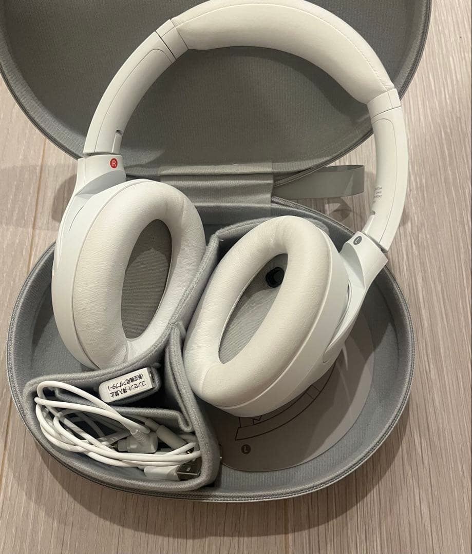 SONY ワイヤレスヘッドホン ホワイト　wh-1000xm4