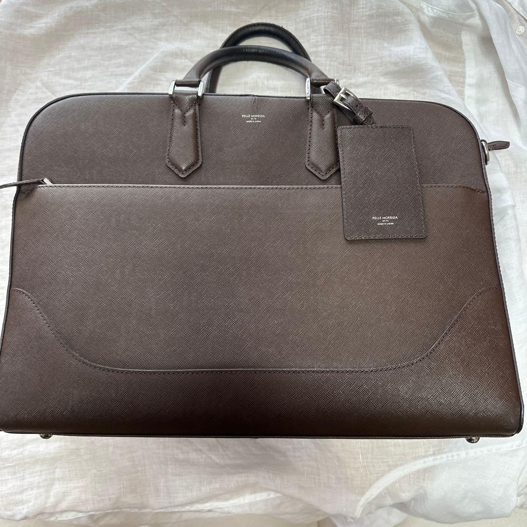 ペッレモルビダ　キャピターノ　ダークブラウン