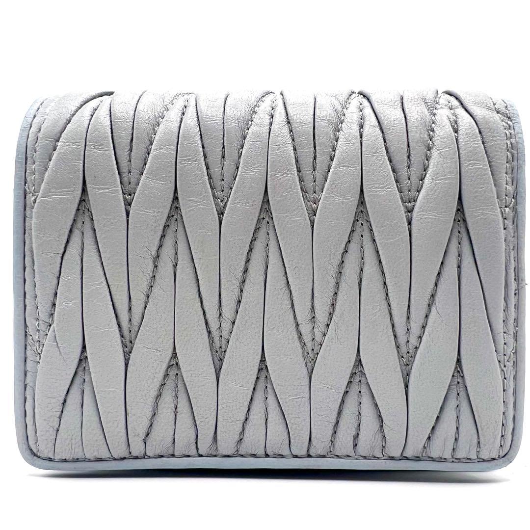 極美品✨ 現行モデル miu miu ミュウミュウ マテラッセ 二つ折り財布