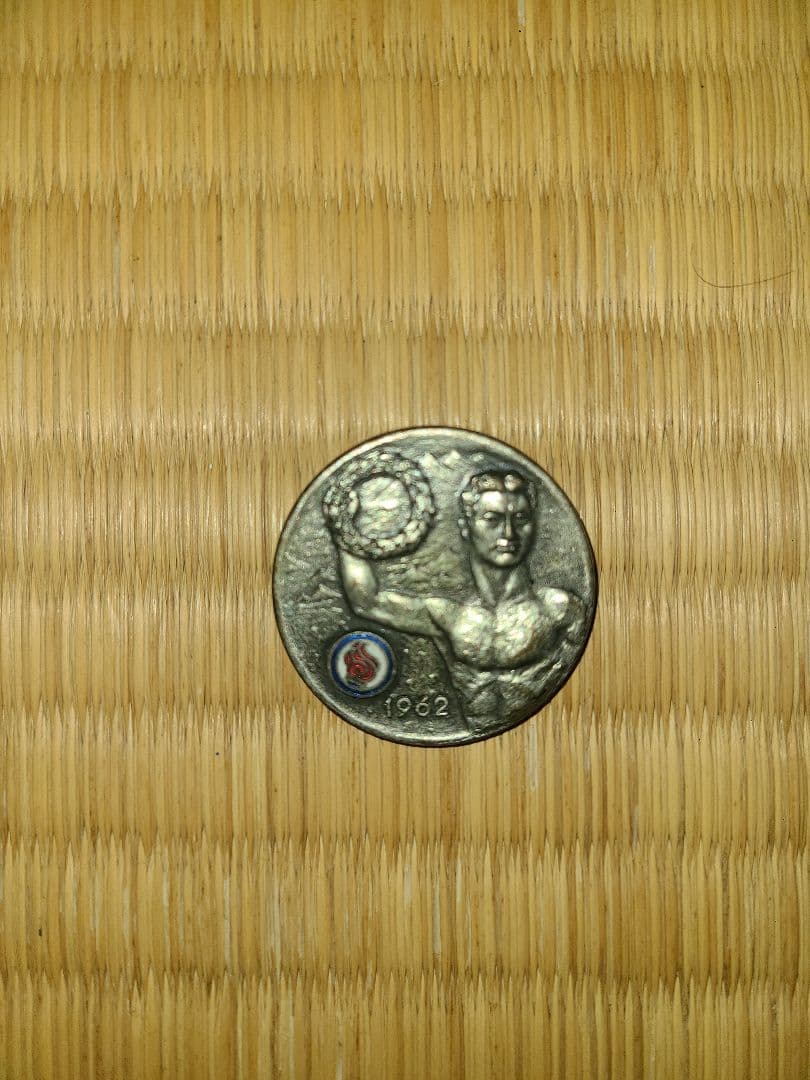 希少　骨董品：大日本帝国時代バッチ&オリンピック記念メダル