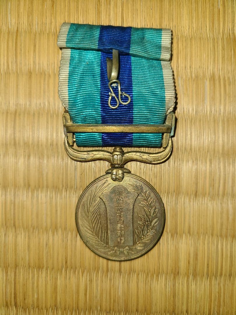 希少　骨董品：大日本帝国時代バッチ&オリンピック記念メダル