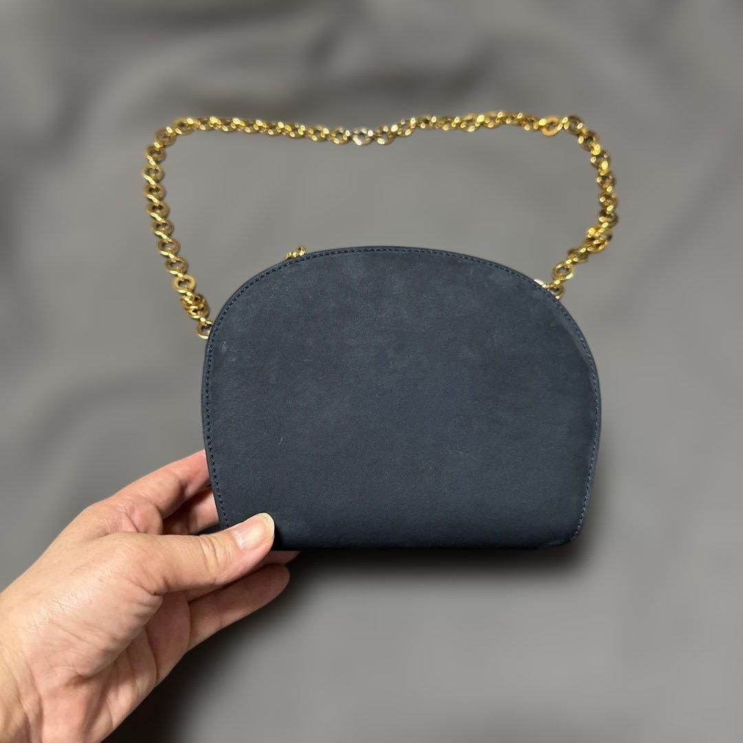 最終価格　フェラガモ チェーン ショルダーバッグ ガンチーニ　ゴールド金具