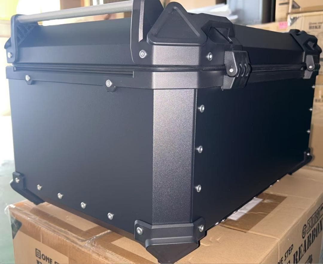 未使用中古美品 65Lバイクリアボックス アルミ制 ブラック