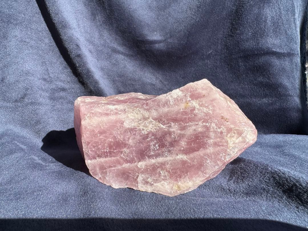 ラベンダーローズクオーツ　希少原石　マダガスカル産