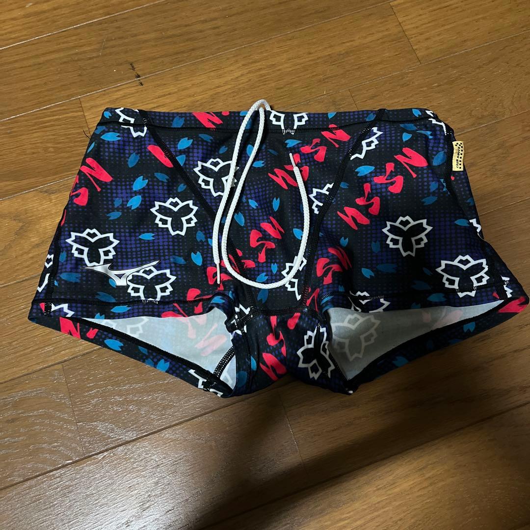 な日本体育大学 競泳水着