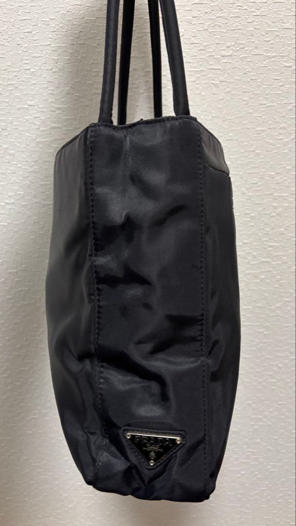 PRADAのナイロン系ショルダーバッグ