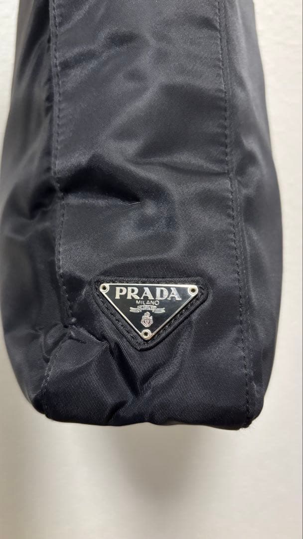 PRADAのナイロン系ショルダーバッグ