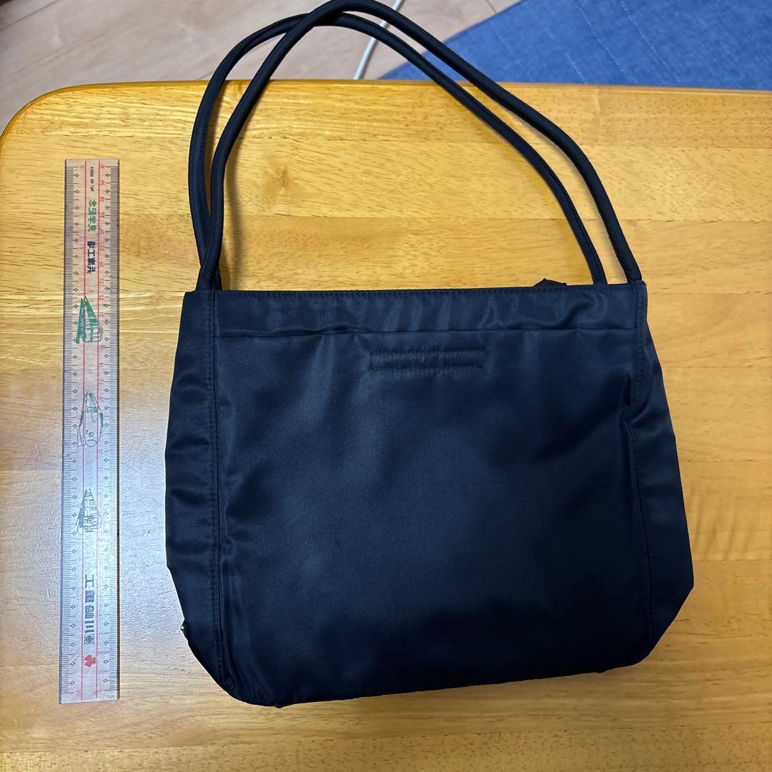 PRADAのナイロン系ショルダーバッグ