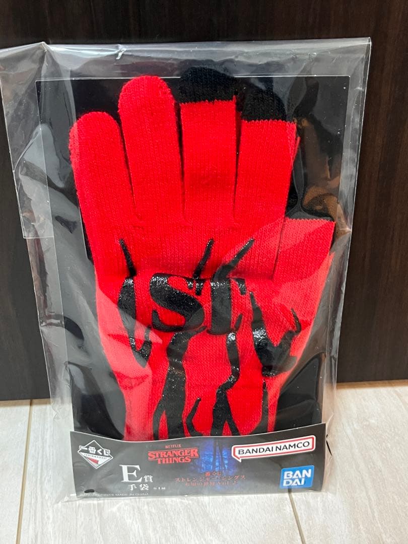 デモゴルコンフィギュアとストレンジャーシングスの手袋セット