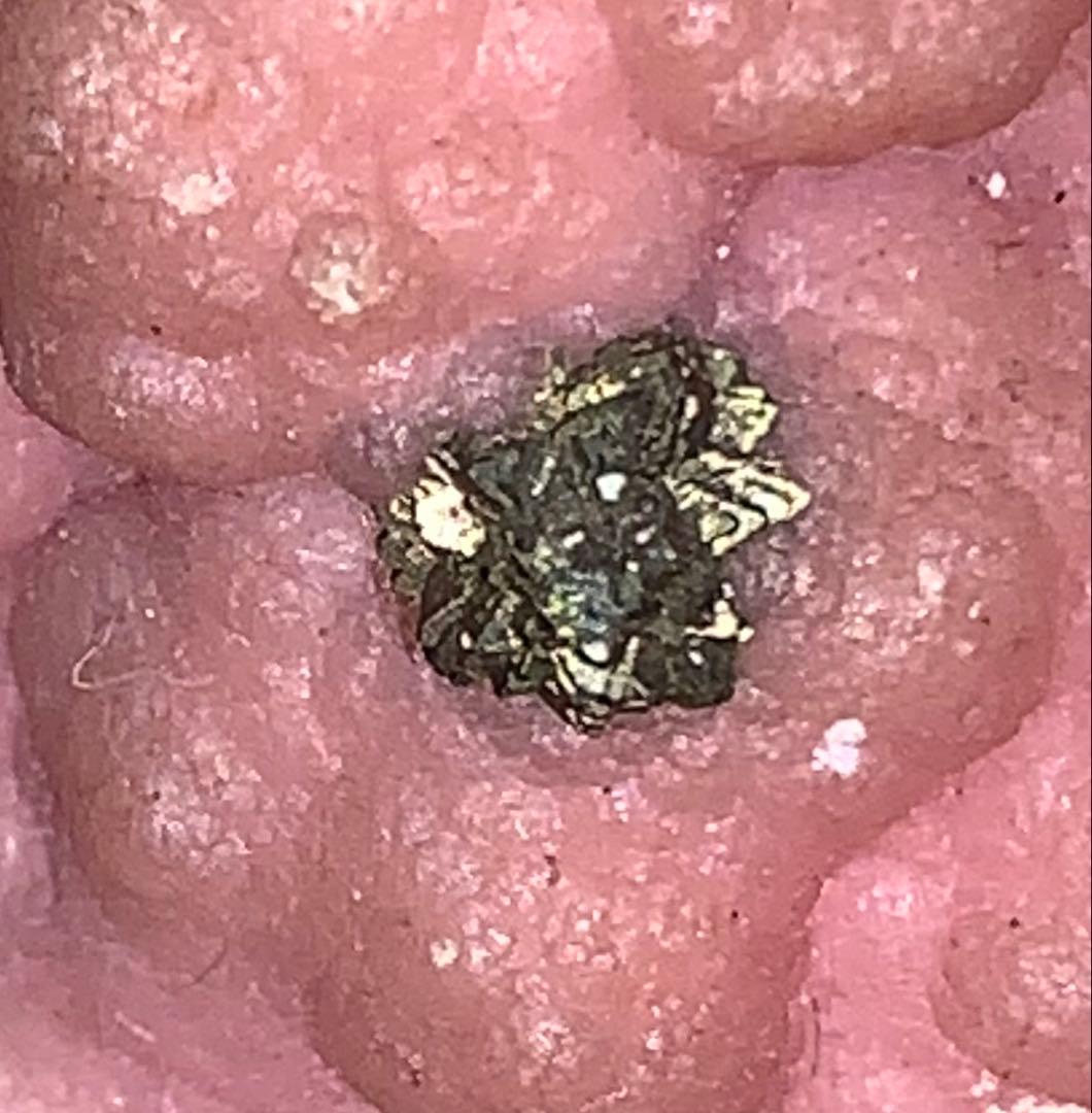 青森県尾太鉱山産菱マンガン鉱