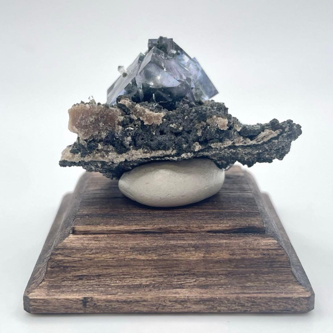 中国 ヤオガンシャン鉱山産 フローライト(母岩付)