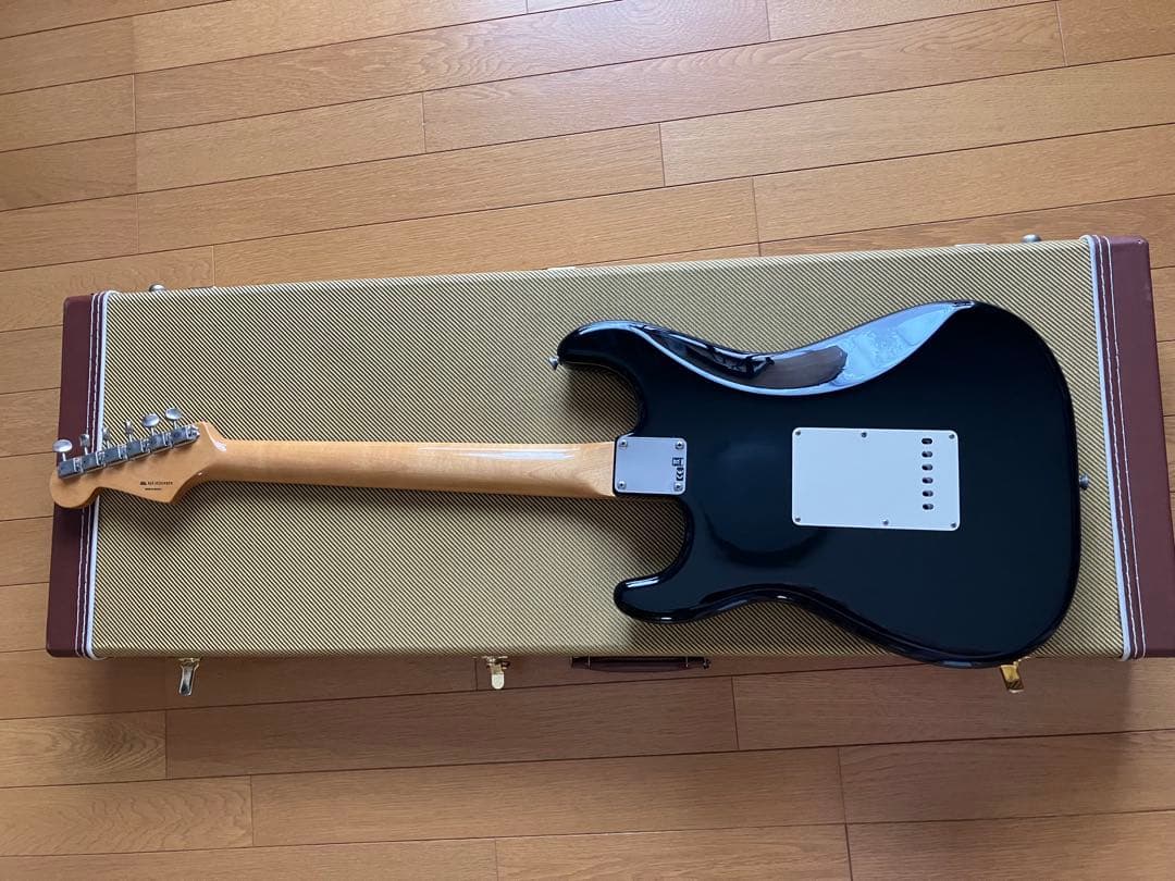 Fender Mexico 60’sストラトキャスター、ハードケース付き。
