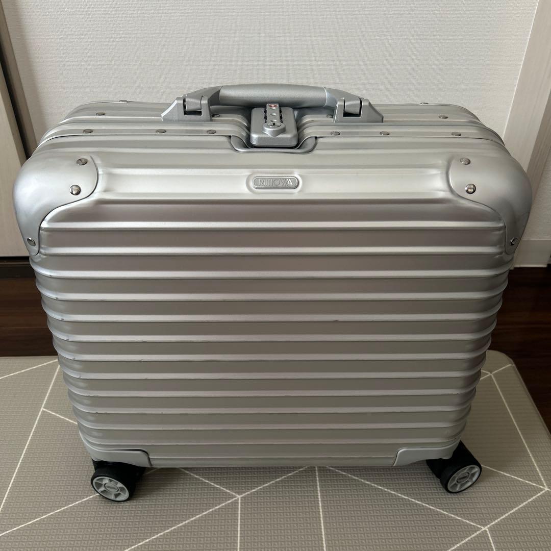 【1度使用】リモワ　アルミニウム　4輪　機内持ち込み　シルバー