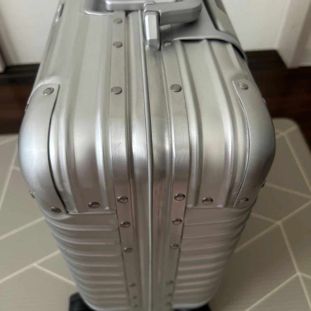 【1度使用】リモワ　アルミニウム　4輪　機内持ち込み　シルバー