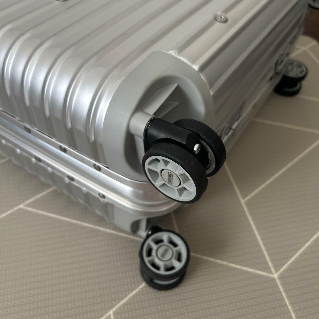 【1度使用】リモワ　アルミニウム　4輪　機内持ち込み　シルバー