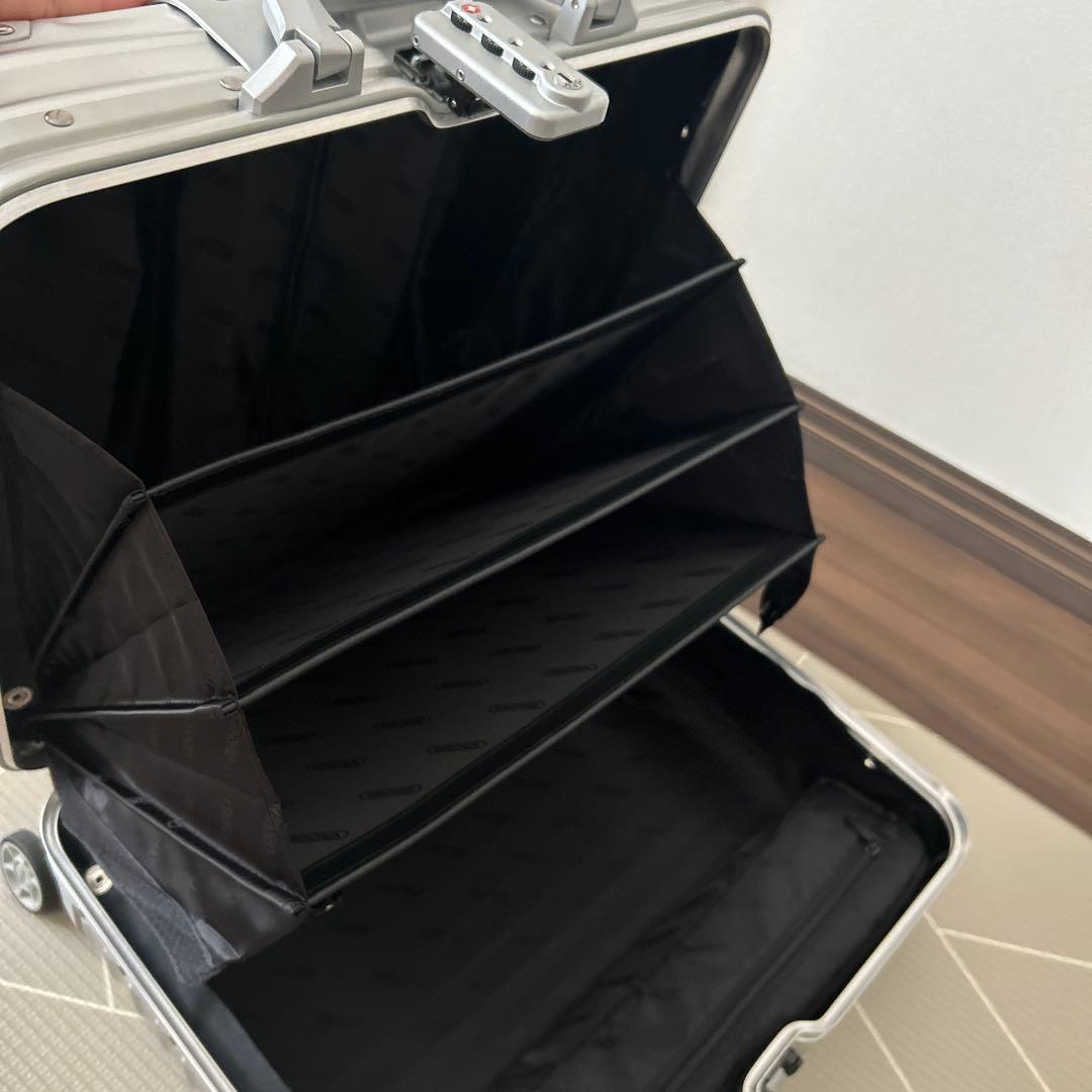 【1度使用】リモワ　アルミニウム　4輪　機内持ち込み　シルバー