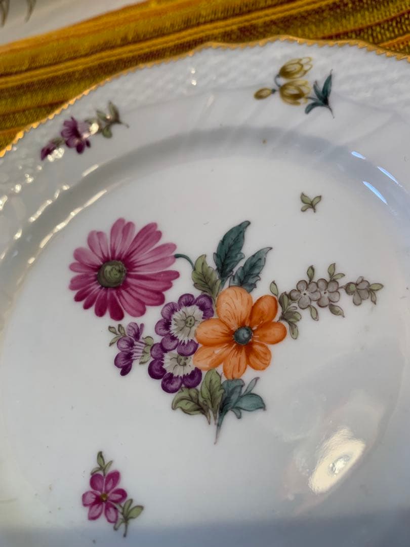 ロイヤルコペンハーゲン　レアな1870年アンティークの花柄絵皿綺麗に描けてます！